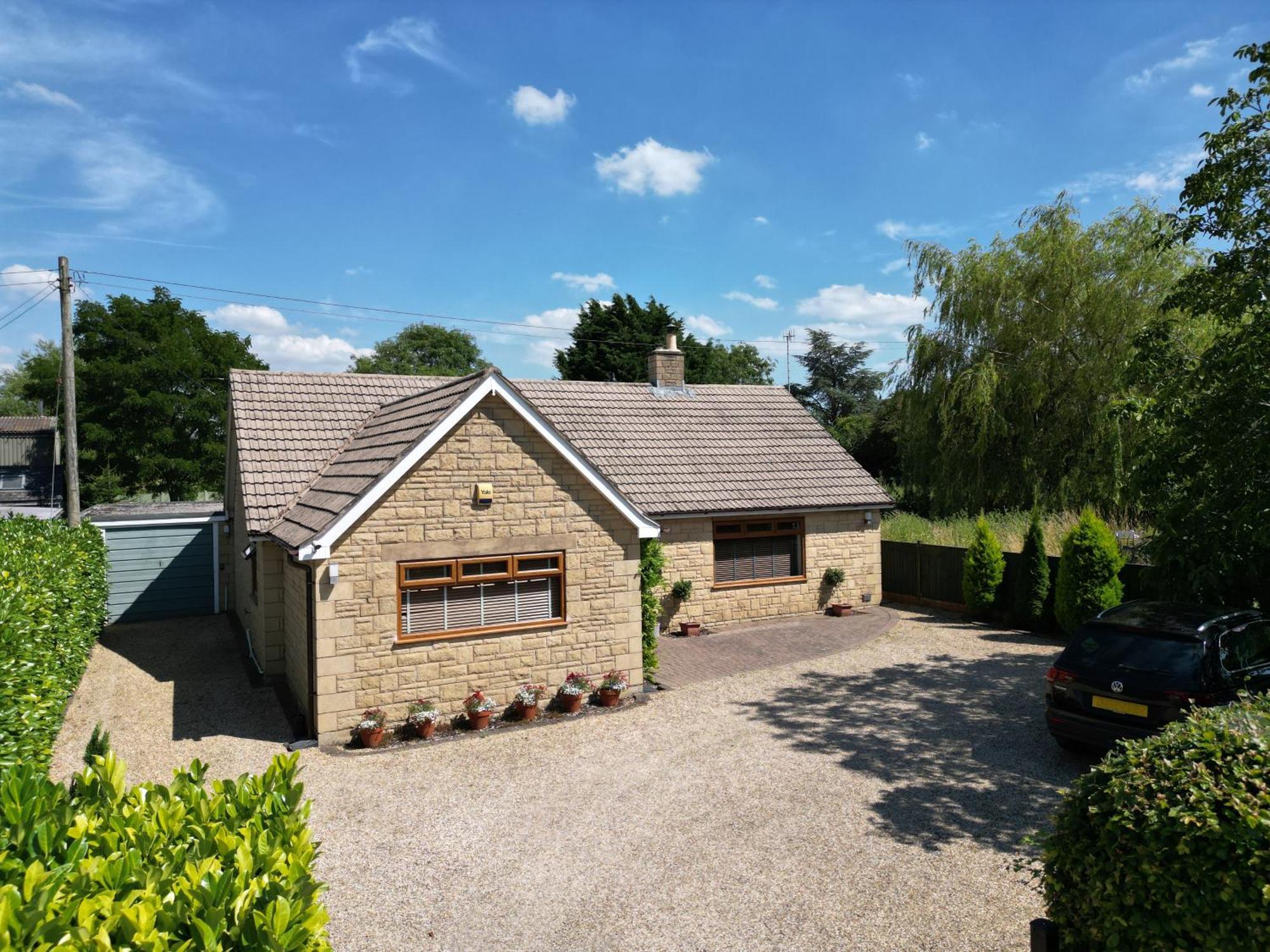 Stunning 3 Bed 2 Bath Detached Village Home Cheltenham Luaran gambar